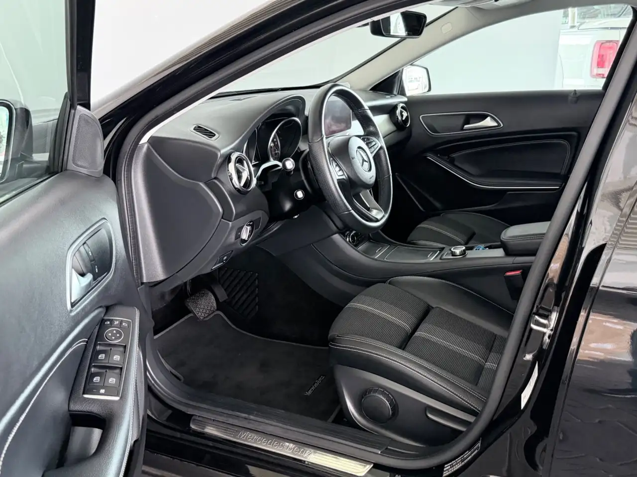 Mercedes-Benz GLA Automatik NAVI PDC SHZ, миниатюра 7
