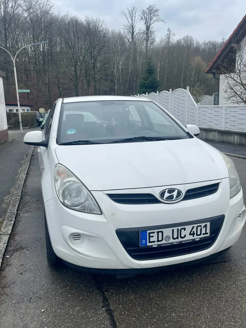 Hyundai i20 1.2 Classic Weiß - 2
