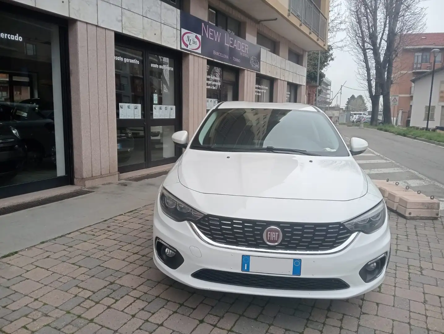 Fiat Tipo 1.3 Mjt S&S 5 porte Lounge Bianco - 2