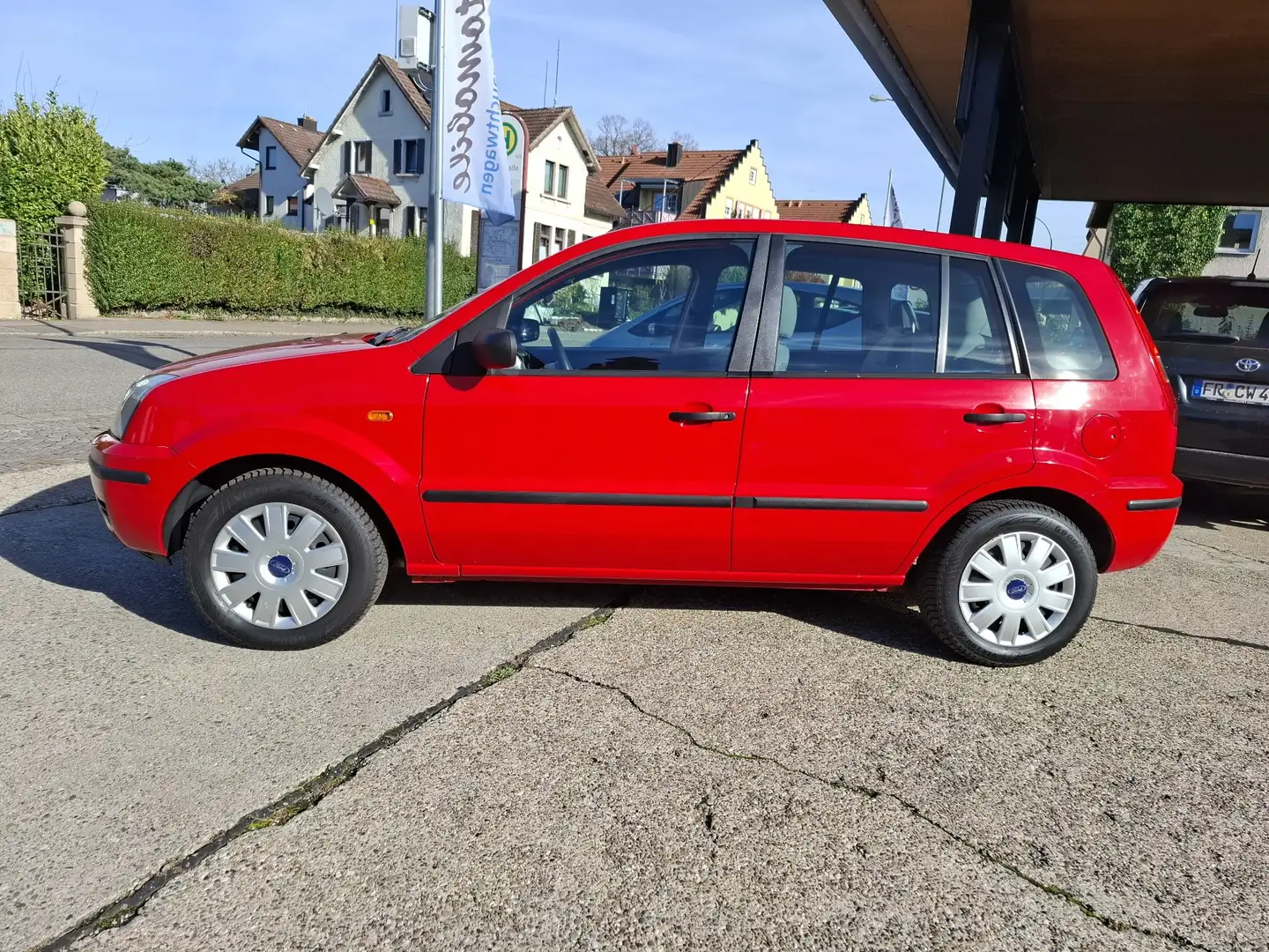 Ford Fusion Ambiente Rot - 2