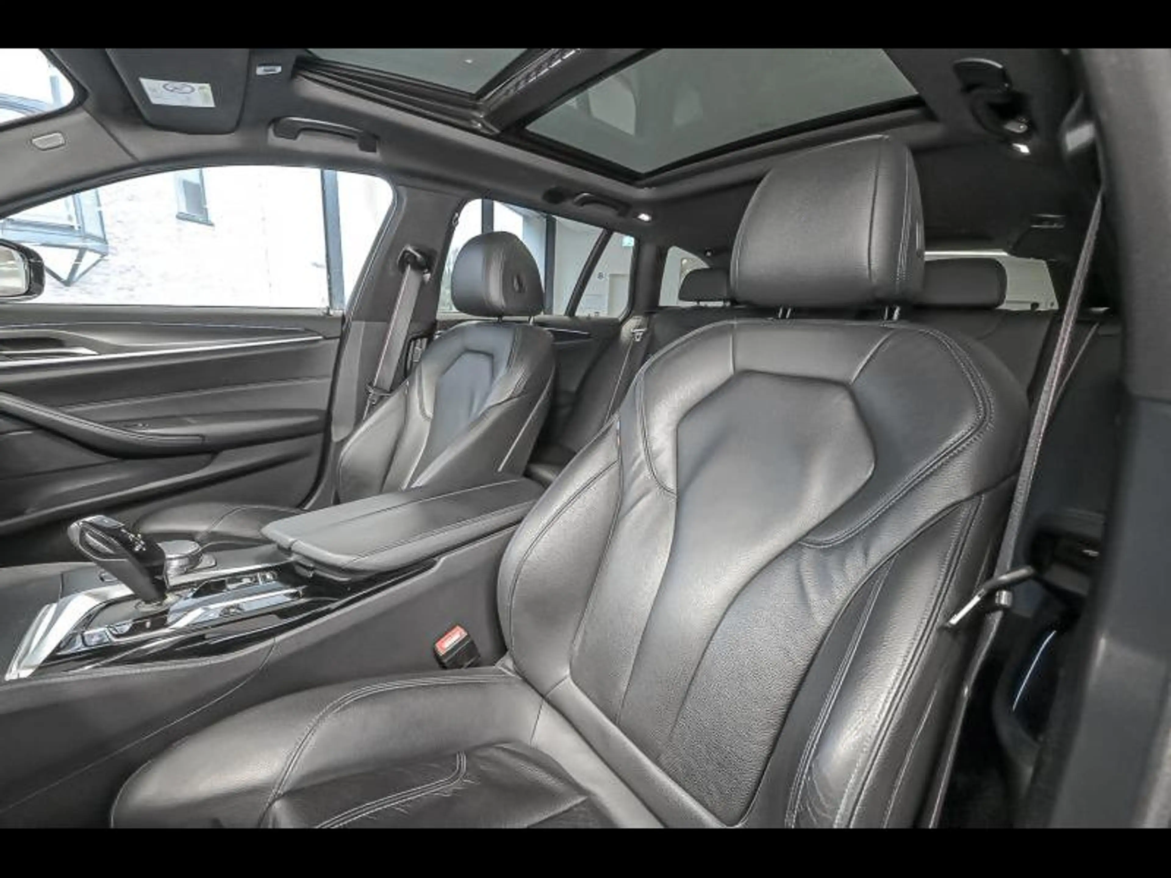 BMW 530 e xDrive Touring - M Pack — photo 15