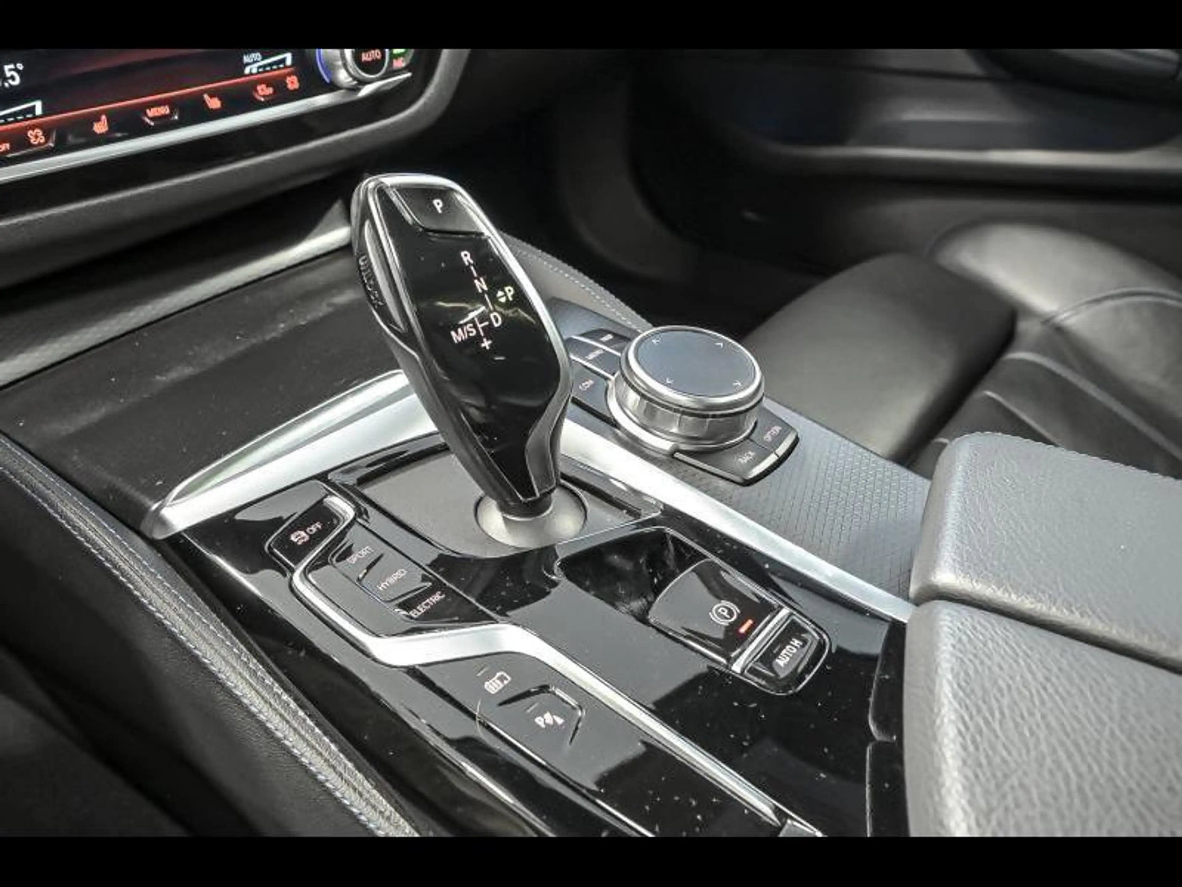 BMW 530 e xDrive Touring - M Pack — photo 9