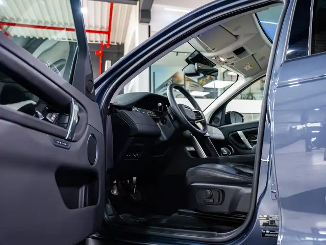 Land Rover Discovery Sport view 11