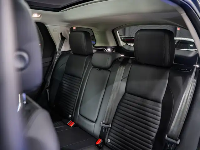 Land Rover Discovery Sport view 15