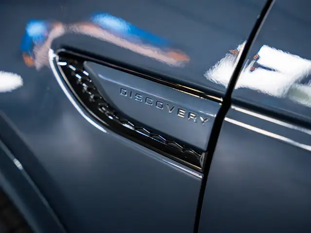 Land Rover Discovery Sport view 7