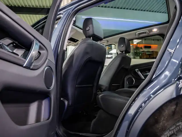 Land Rover Discovery Sport view 14