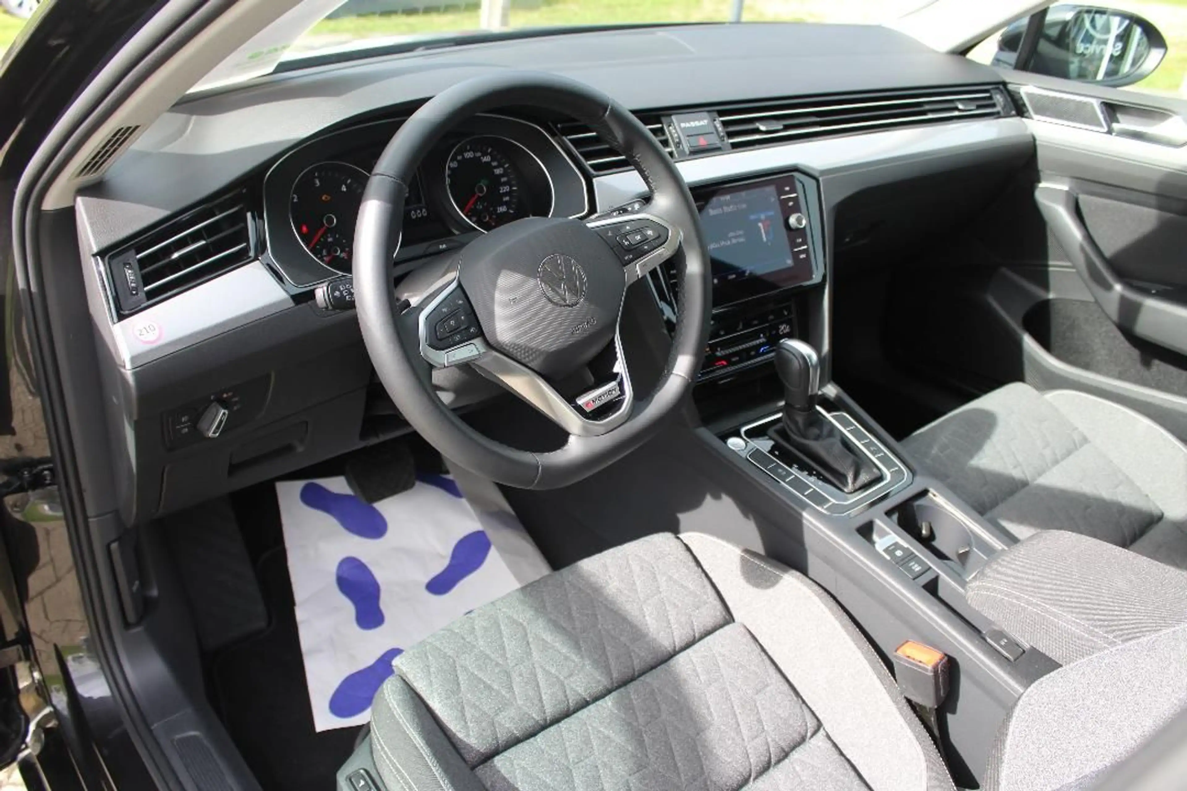Volkswagen Passat Variant TDI 4x4 DSG LED Rfk Travel WiRä — photo 4