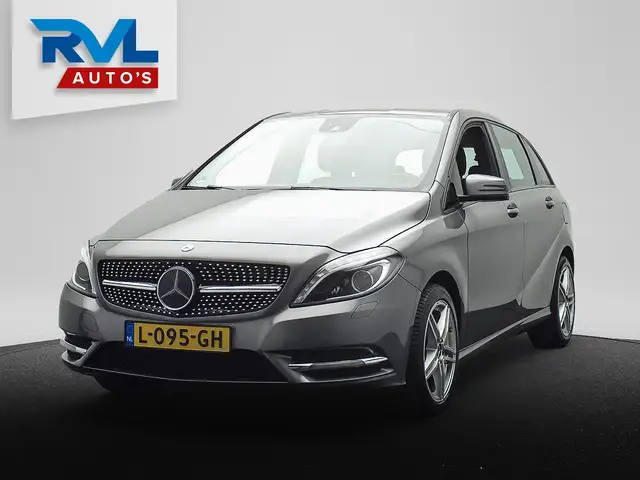 Mercedes-Benz B 250 Ambition 211PK Trekhaak Navigatie Stoelverwarming