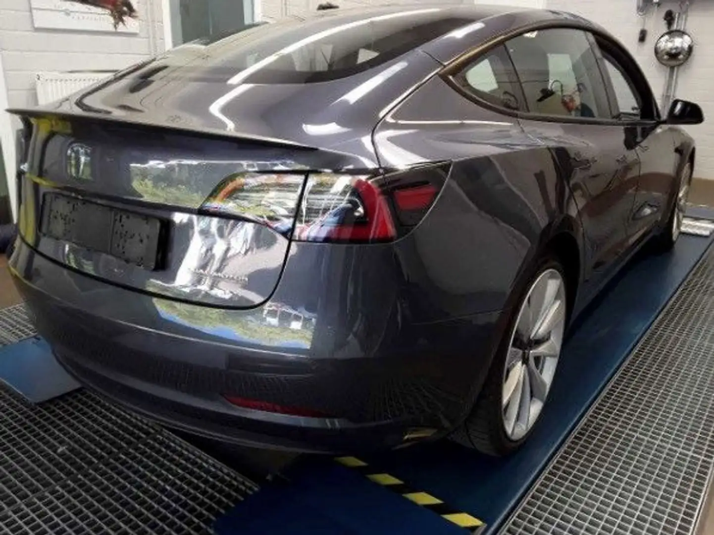 Tesla Model 3 Performance Dual 20"Autopilot 3 Wärmep. Grau - 2