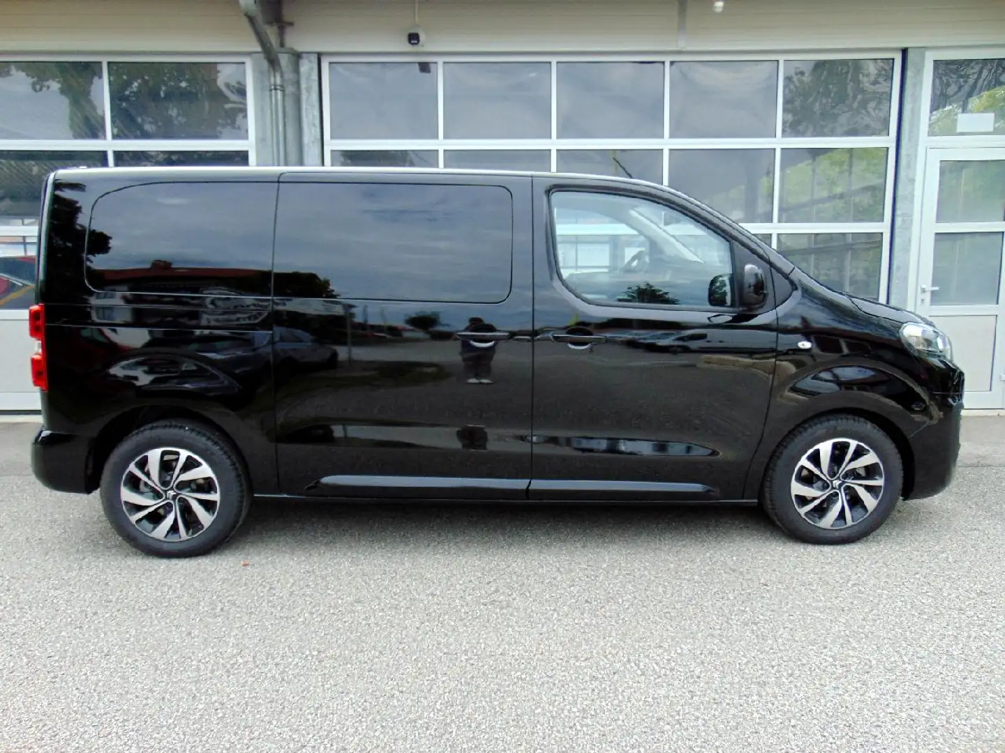 Citroen Spacetourer Spacetourer M 2.0 Blue HDi AT Schwarz - 2