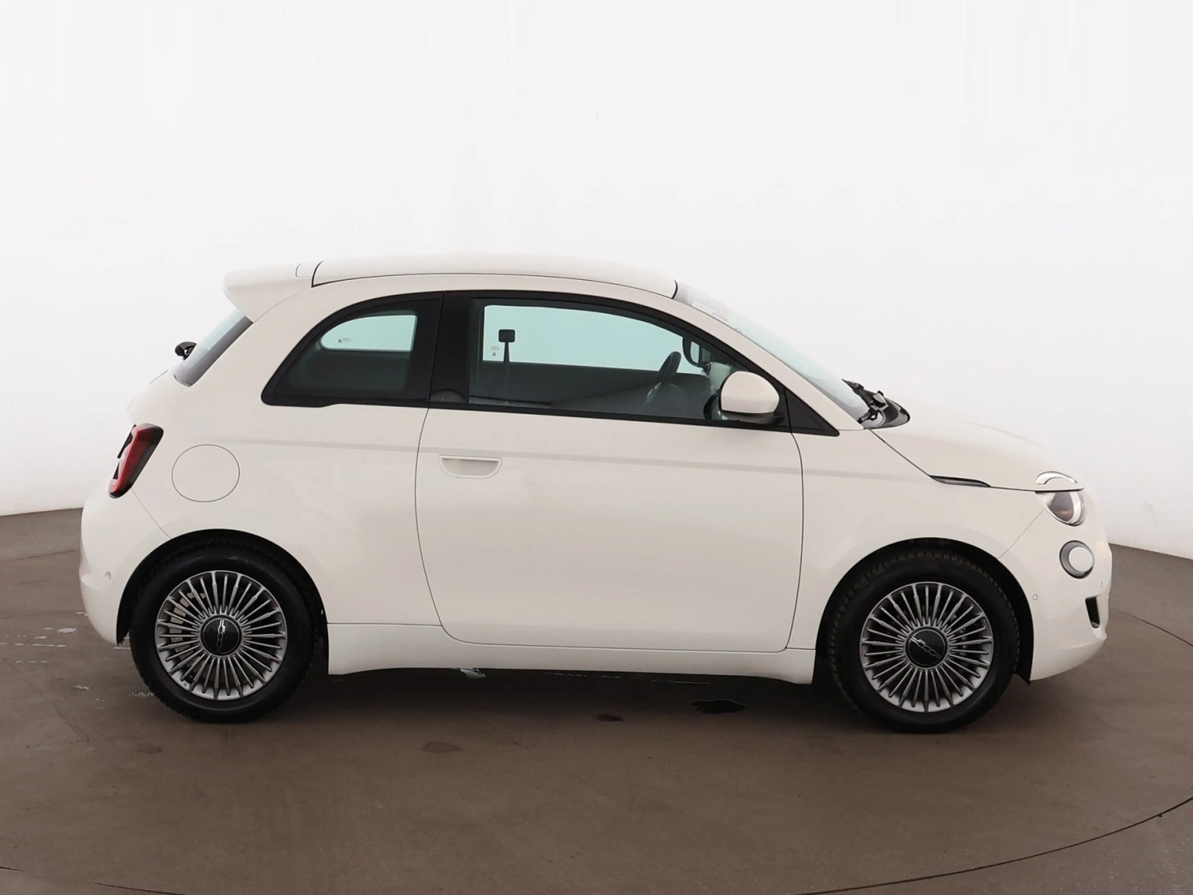Fiat 500e 500 e 42kWh Aut NAVI SITZHZG R-CAM ASSIST TEMP — photo 9