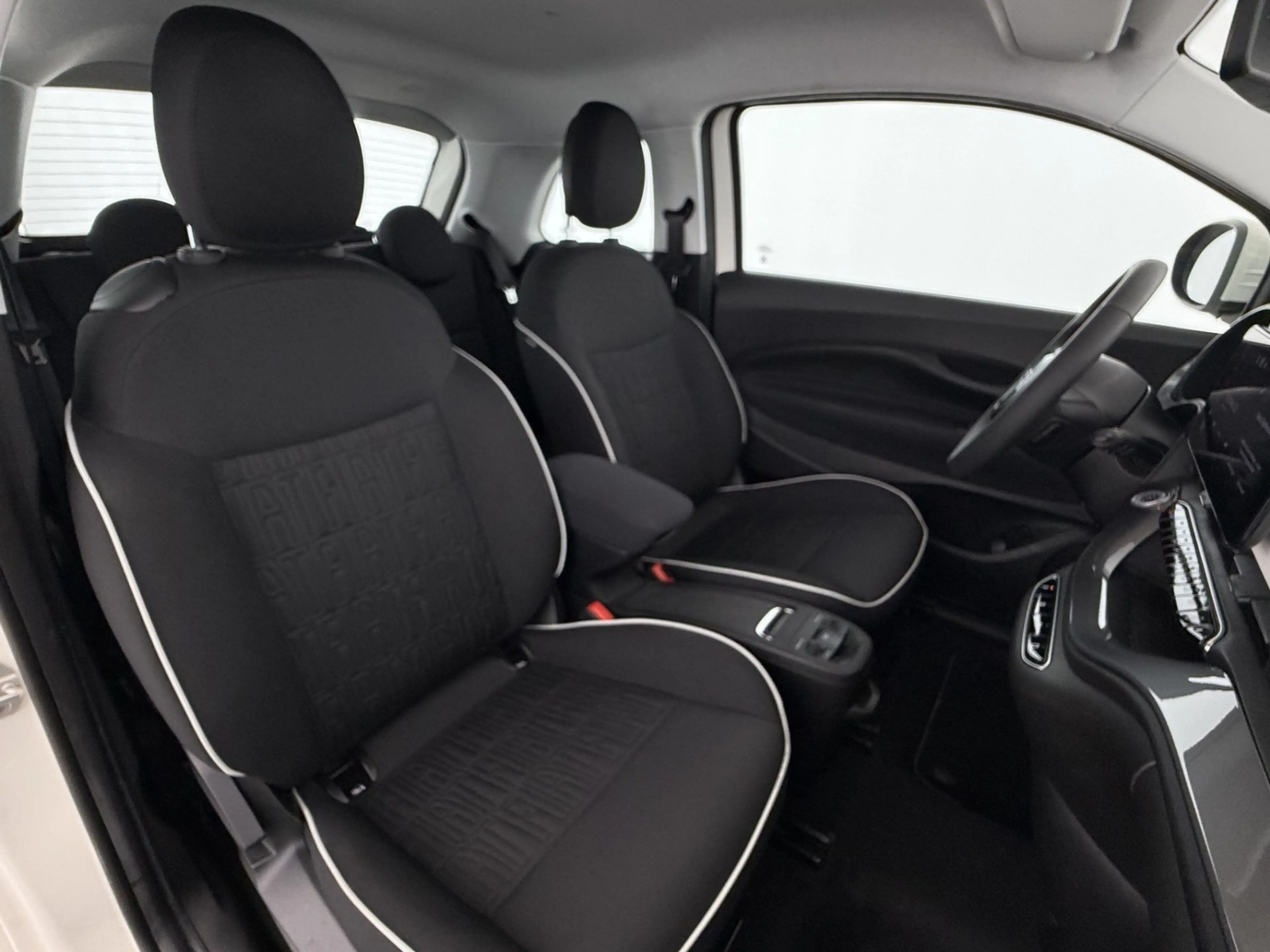 Fiat 500e 500 e 42kWh Aut NAVI SITZHZG R-CAM ASSIST TEMP — photo 14