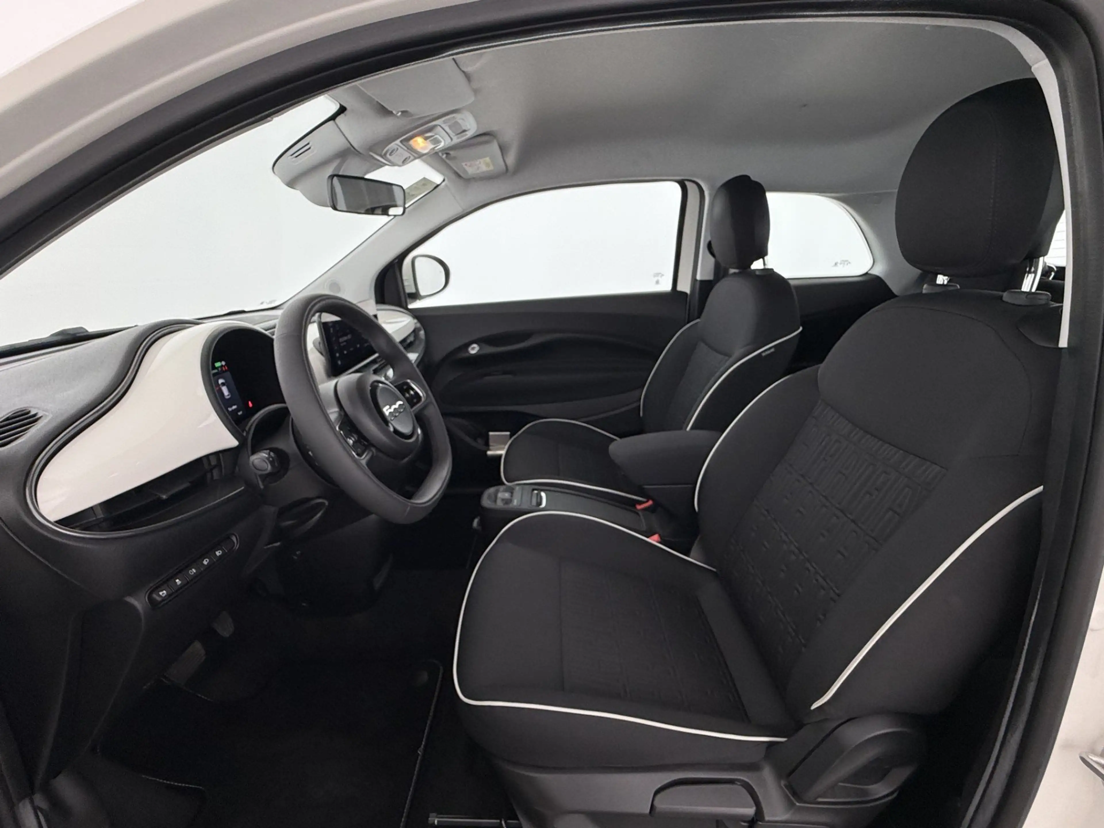 Fiat 500e 500 e 42kWh Aut NAVI SITZHZG R-CAM ASSIST TEMP — photo 15