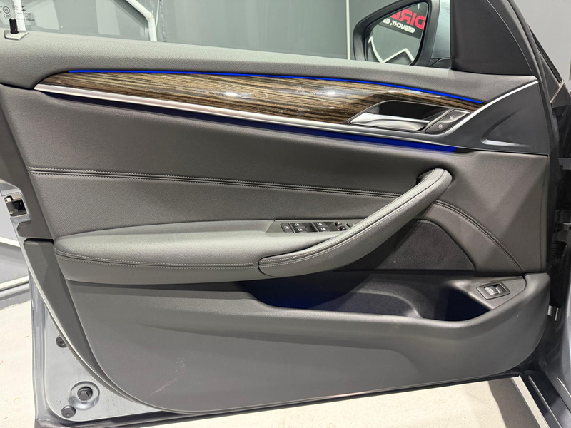 BMW 520 520 d*Laserlight*AHK*Pano* — photo 13