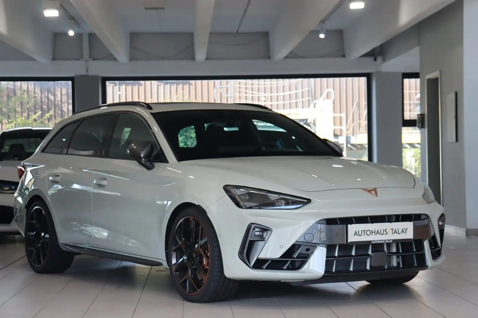 CUPRA Leon Sportstourer 4Drive VZ* Pano*Driv.Perfrm.* Grau - 1