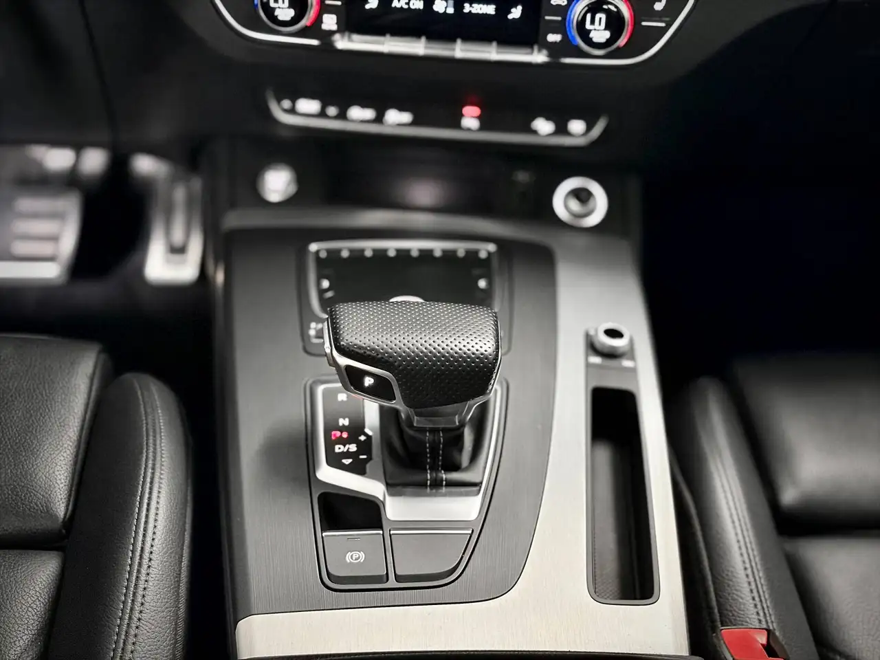 Audi Q5 снимка Audi Q5