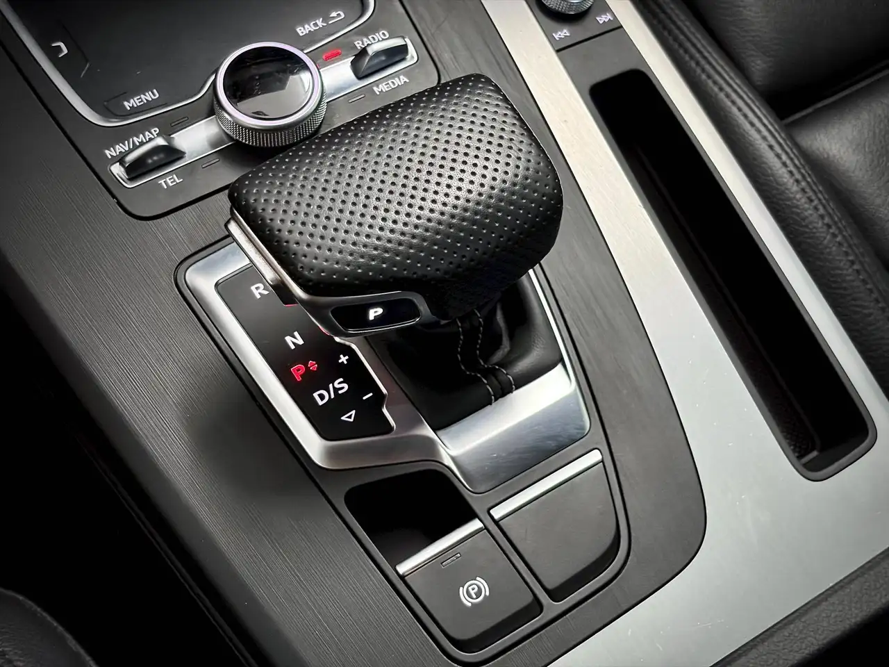 Audi Q5 снимка Audi Q5