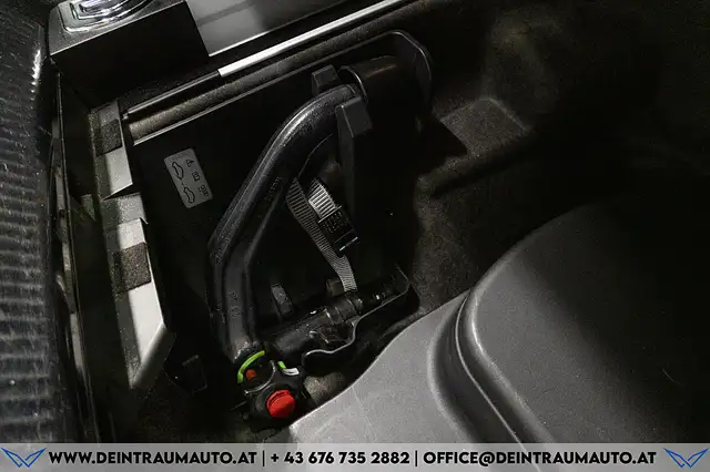 Audi A4 view 11