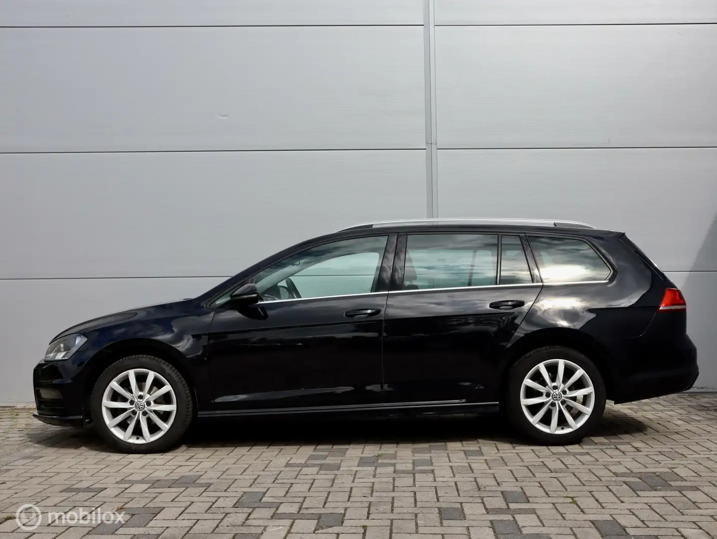 Volkswagen Golf Variant 1.6 TDI Business Edition Connected R Zwart - 2