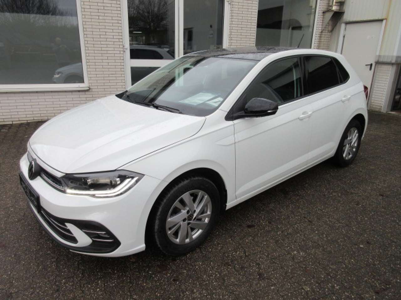 Volkswagen Polo 2023 — Style 1.0 TSI DSG NAVI PANORAMA ALU LED GJR APS SITZHEIZUNG KLIMA