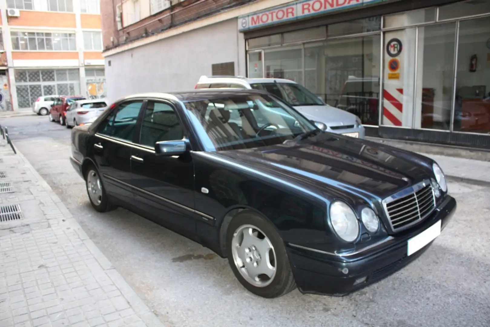 Mercedes-Benz E 300 TD Avantgarde Azul - 1