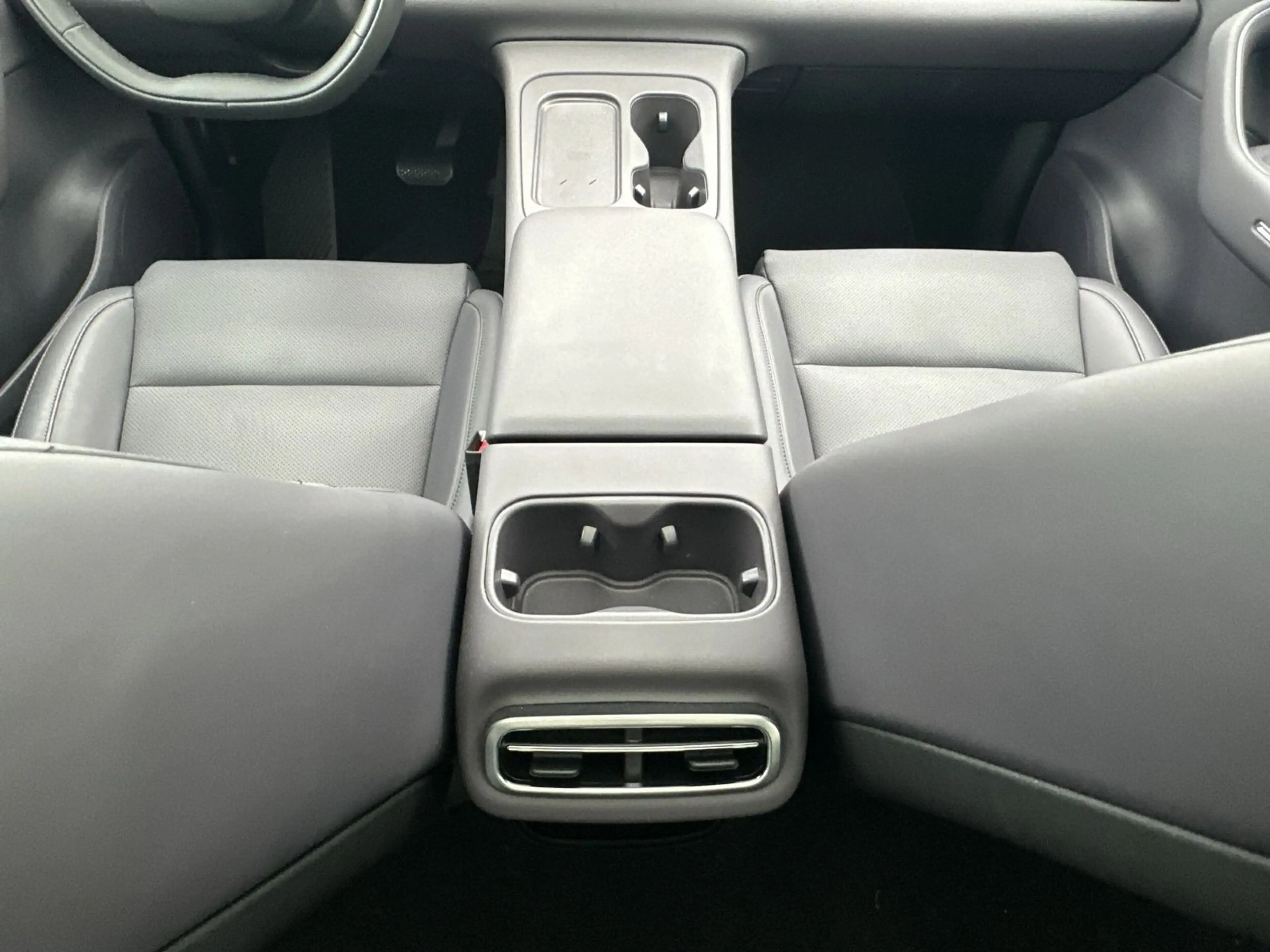 Leapmotor C10 REEV Design MY25 — photo 14
