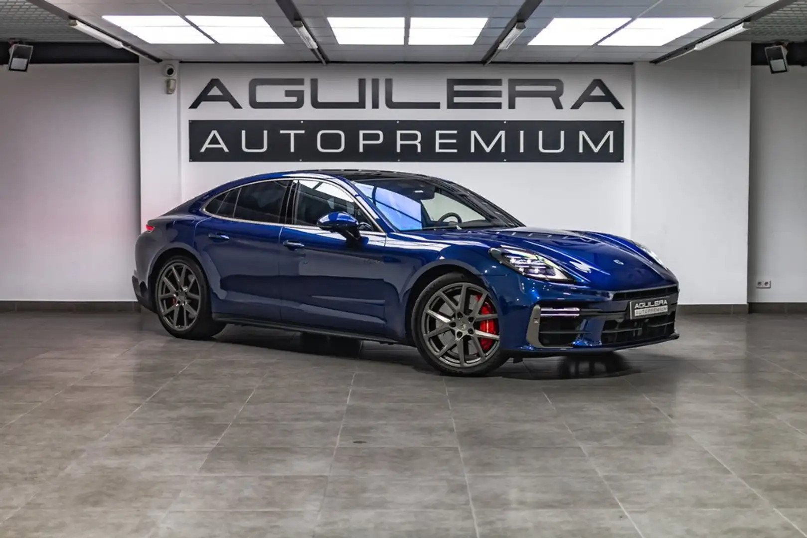Porsche Panamera Turbo E-Hybrid Blau - 1