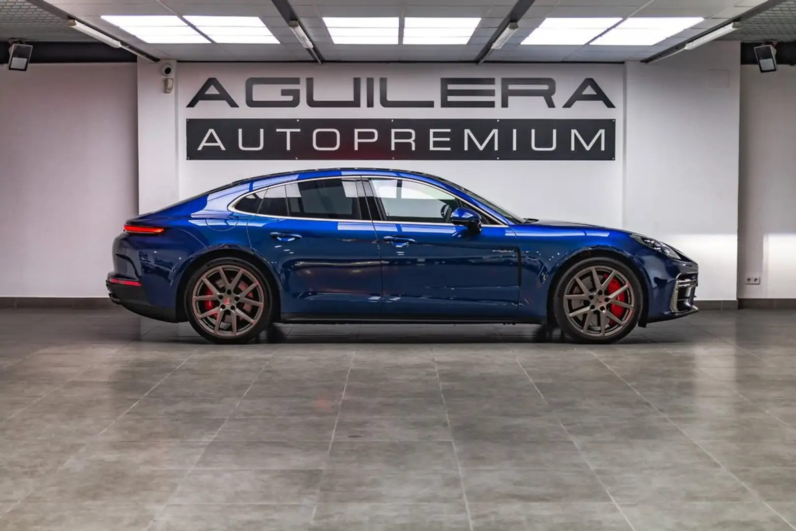 Porsche Panamera Turbo E-Hybrid Blau - 2