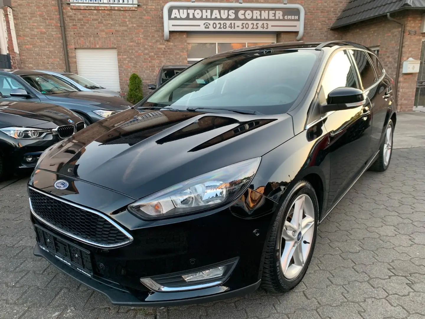 Ford Focus Turnier 1.5 Titanium aus 1.Hand Schwarz - 2