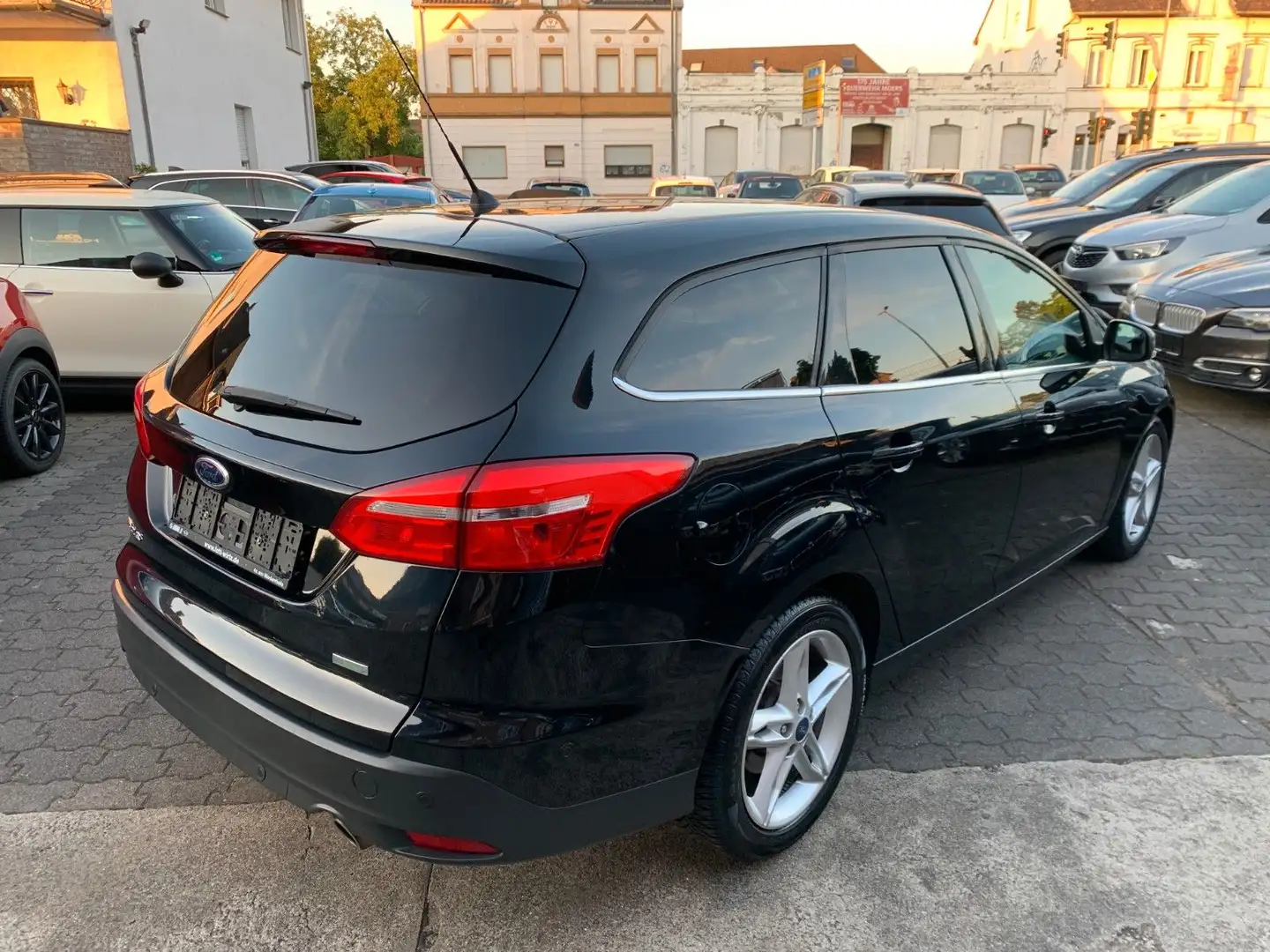 Ford Focus Turnier 1.5 Titanium aus 1.Hand Schwarz - 1