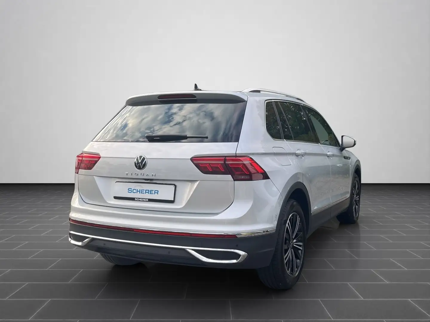 Volkswagen Tiguan 2.0 TDI Elegance Navi, IQ.Light, Massage, Silber - 2
