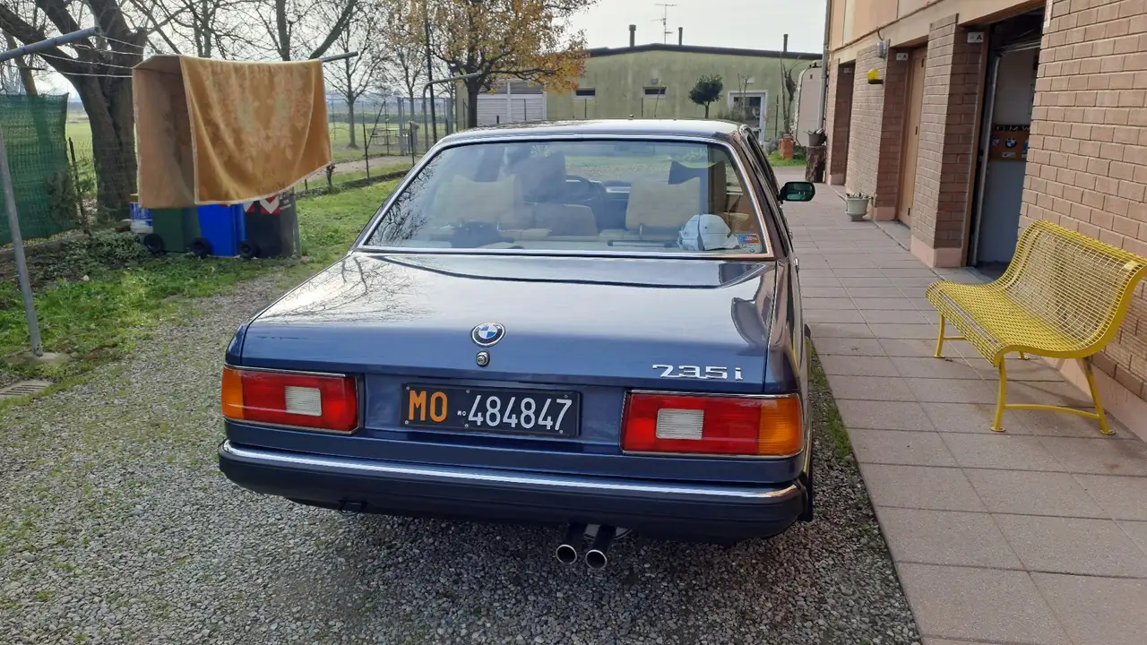 BMW 735i 3.5, foto 2
