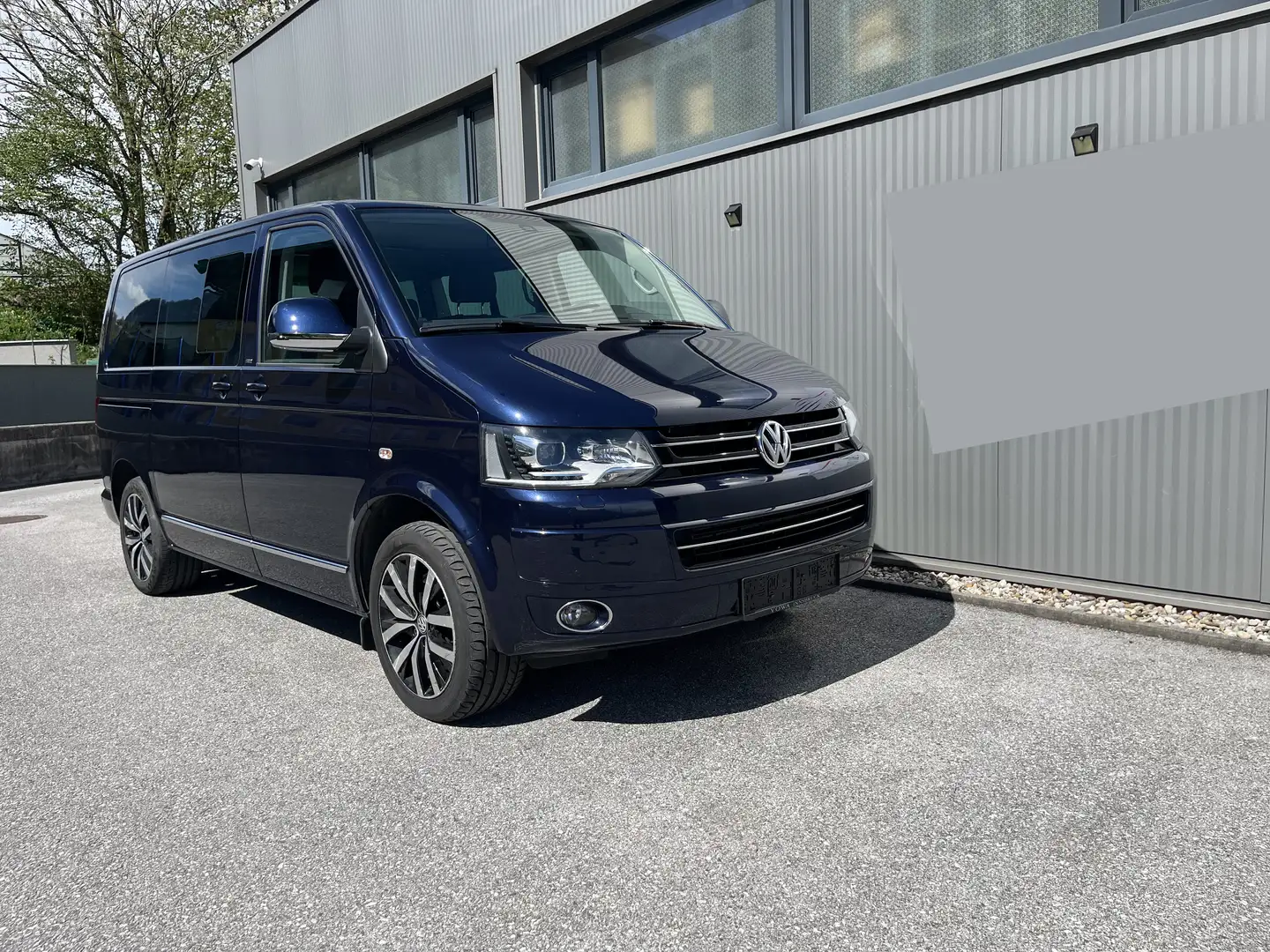 Volkswagen T5 Multivan Multivan Generation 2,0 BMT BiTDI 4motion DSG Generation Blau - 2