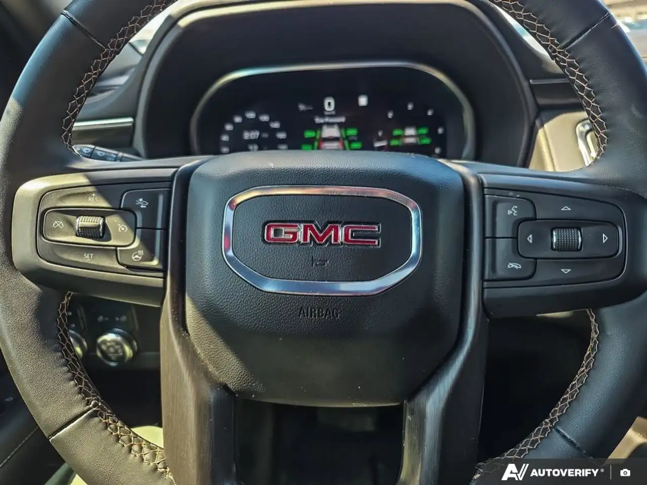 GMC Yukon снимка GMC Yukon