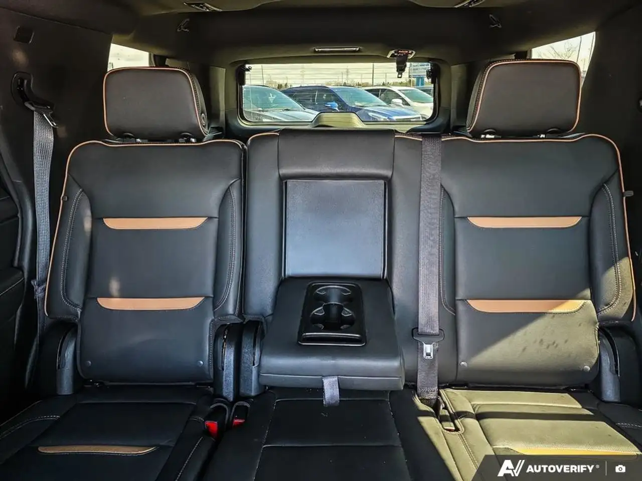 GMC Yukon снимка GMC Yukon