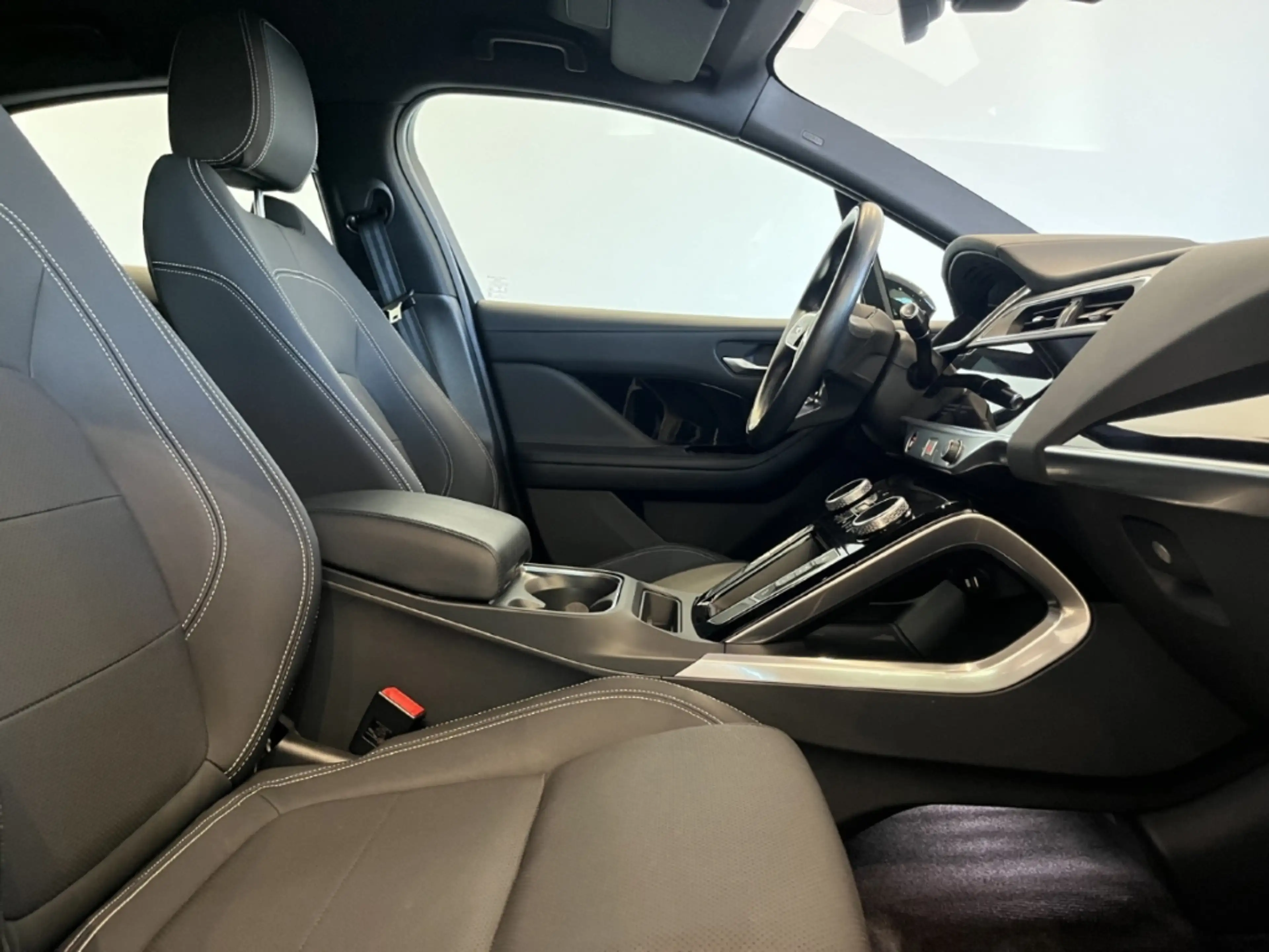 Jaguar I-Pace EV400 S StandHZG Panorama Meridian — photo 3