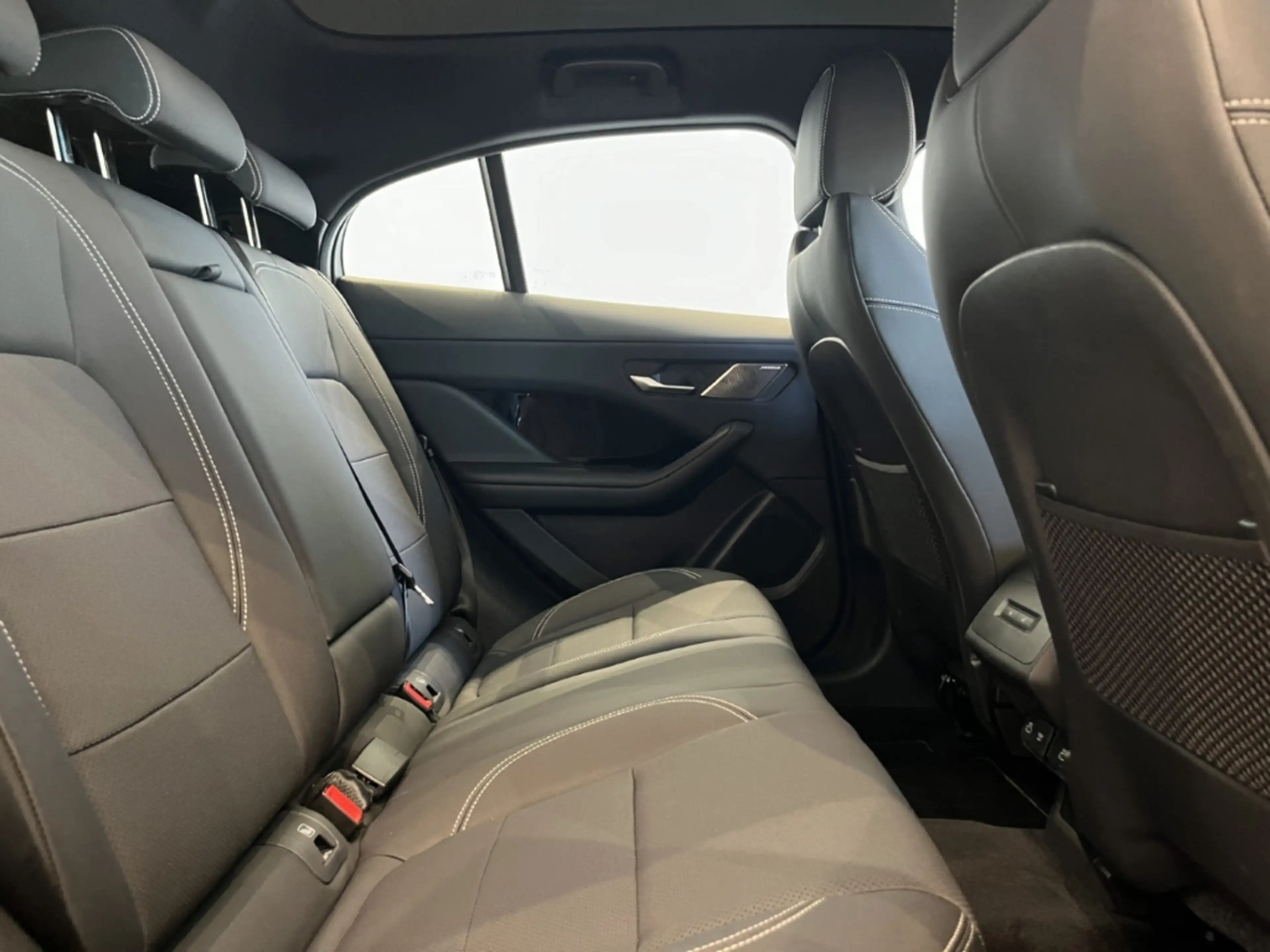 Jaguar I-Pace EV400 S StandHZG Panorama Meridian — photo 5