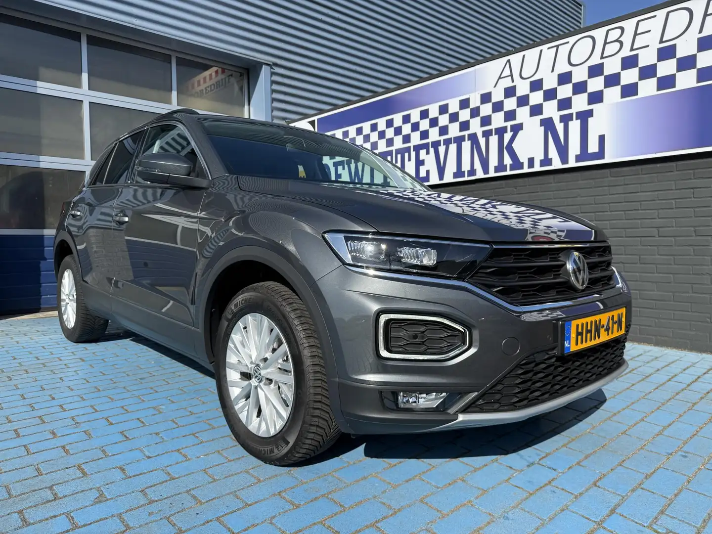 Volkswagen T-Roc 1.5 TSI ADAP CRUISE NAVI PDC ALL SEASON Grijs - 1