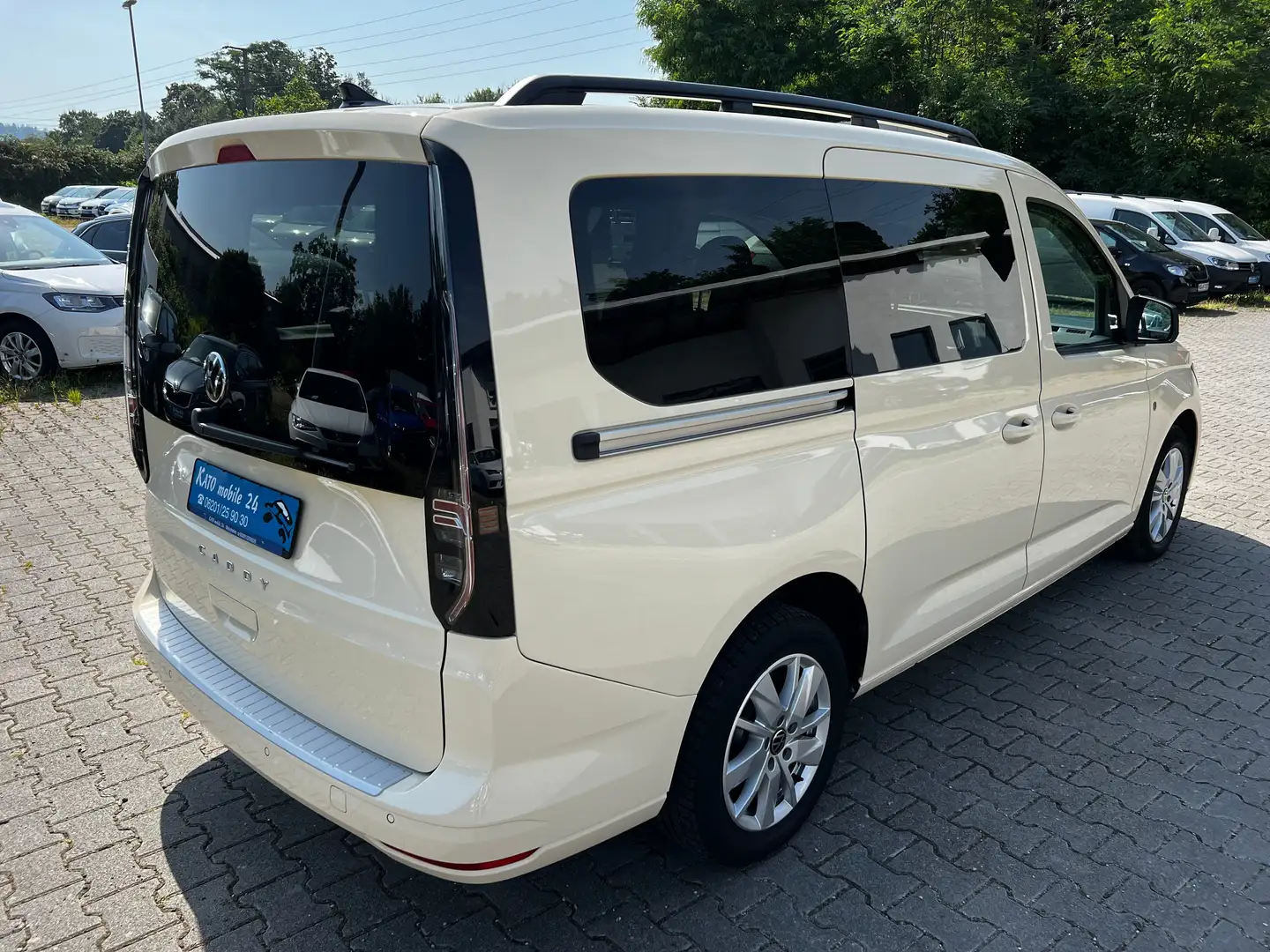 Volkswagen Caddy Life Maxi 2.0 TDI DSG Navi LED ACC Taxi 7-Sitzer.. Beige - 2