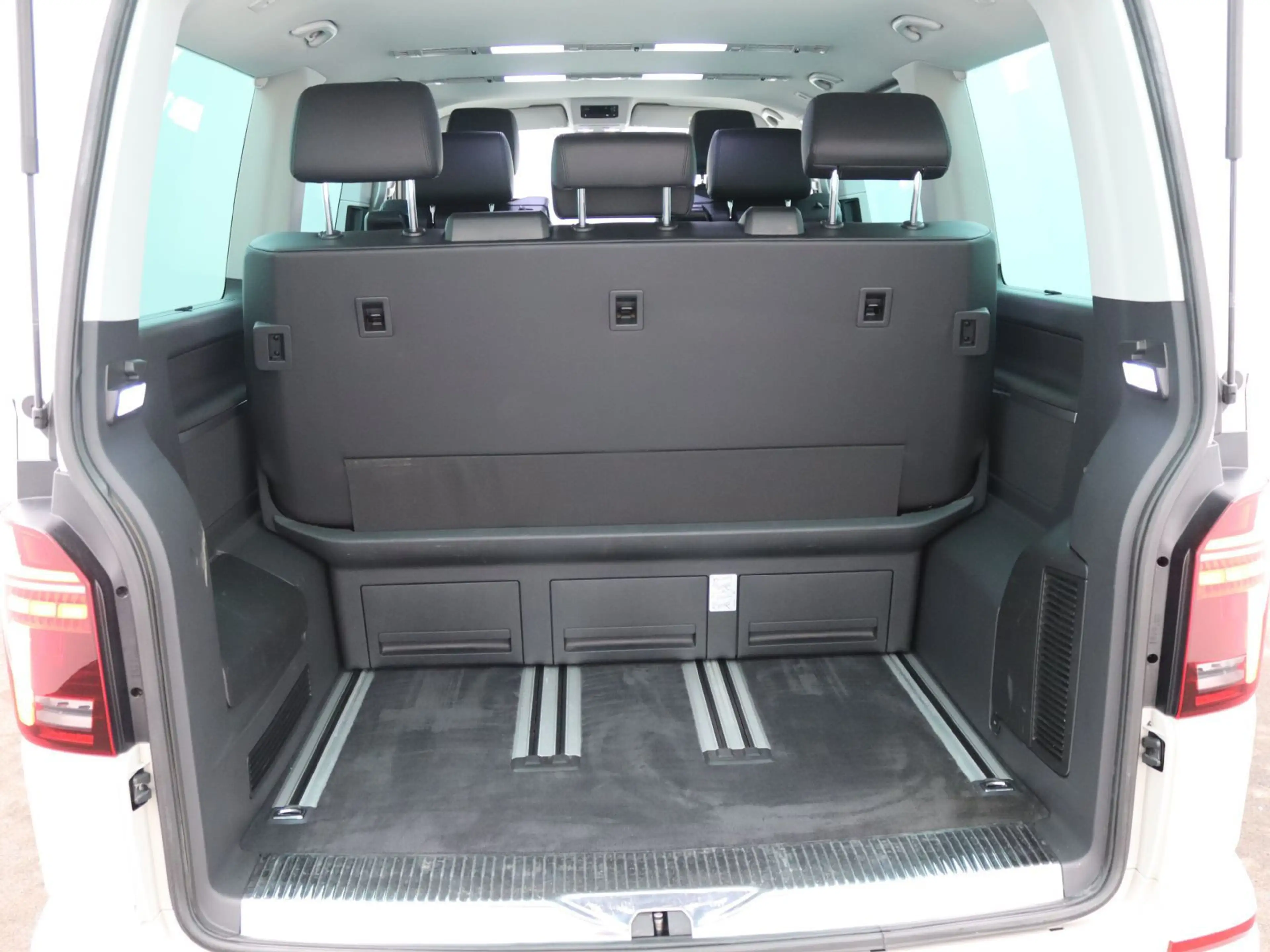 Volkswagen T6.1 Multivan GenerationSix 4M DSG / Standh, AHK — photo 8