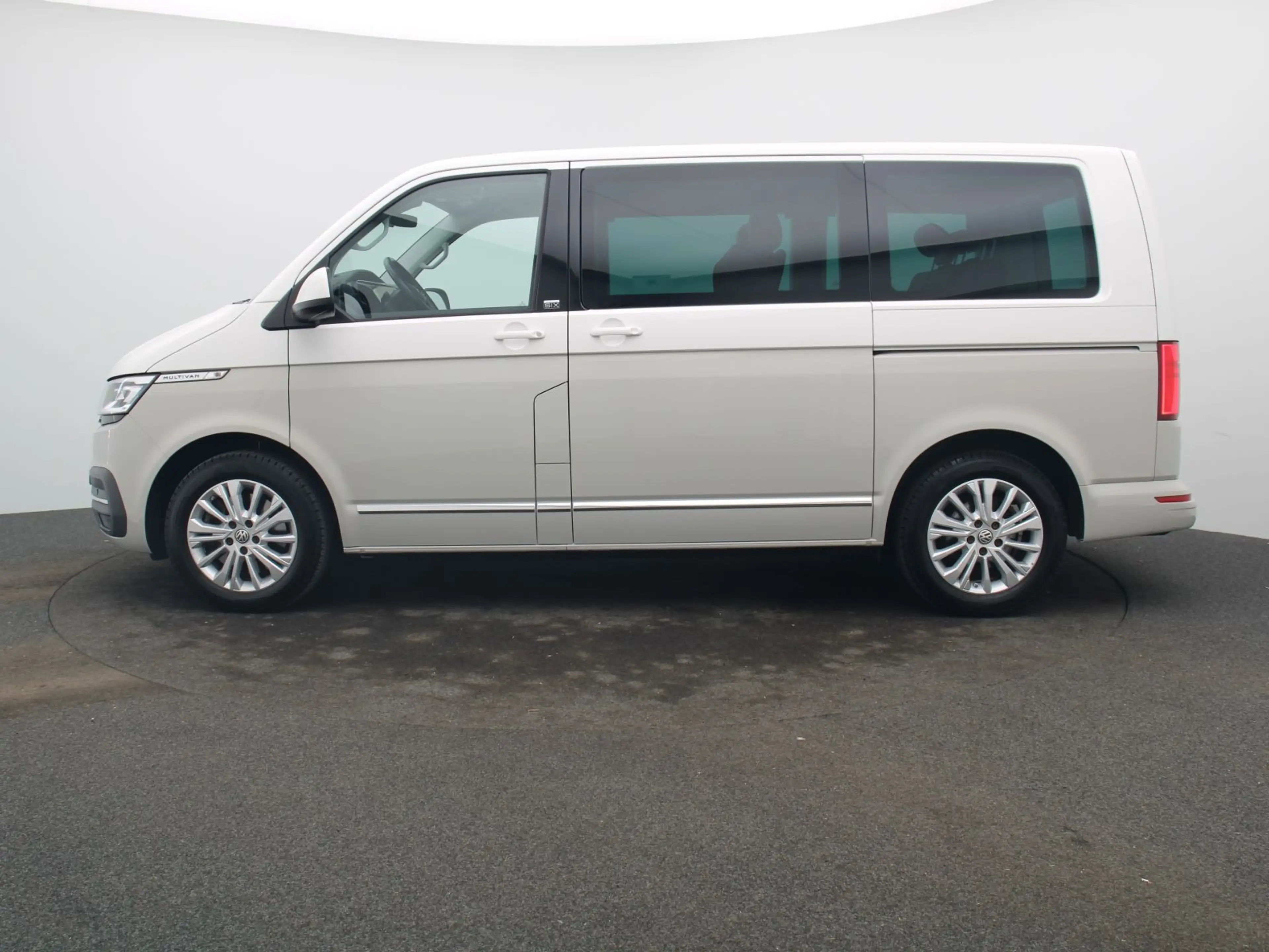 Volkswagen T6.1 Multivan GenerationSix 4M DSG / Standh, AHK — photo 5