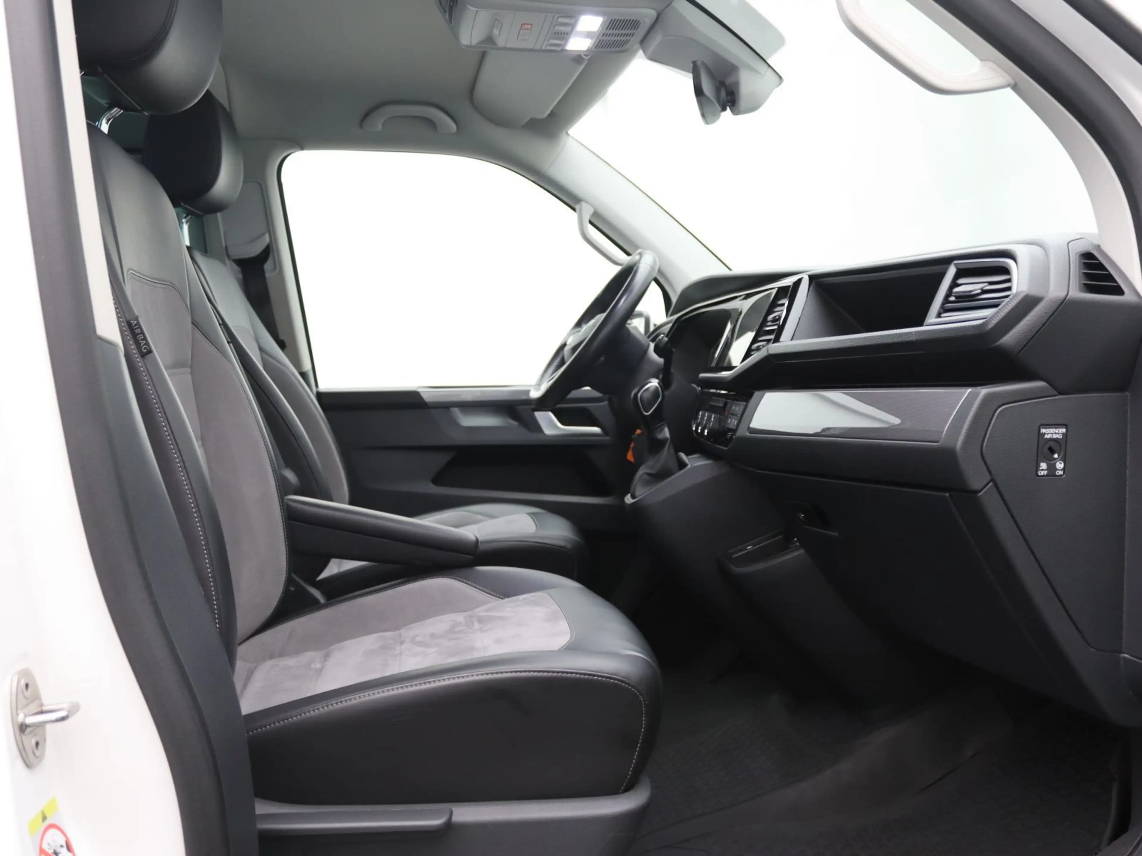 Volkswagen T6.1 Multivan GenerationSix 4M DSG / Standh, AHK — photo 11