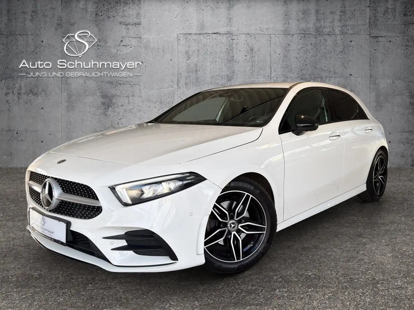 Mercedes-Benz A 180 AMG Line Night Paket Aut. Weiß - 1