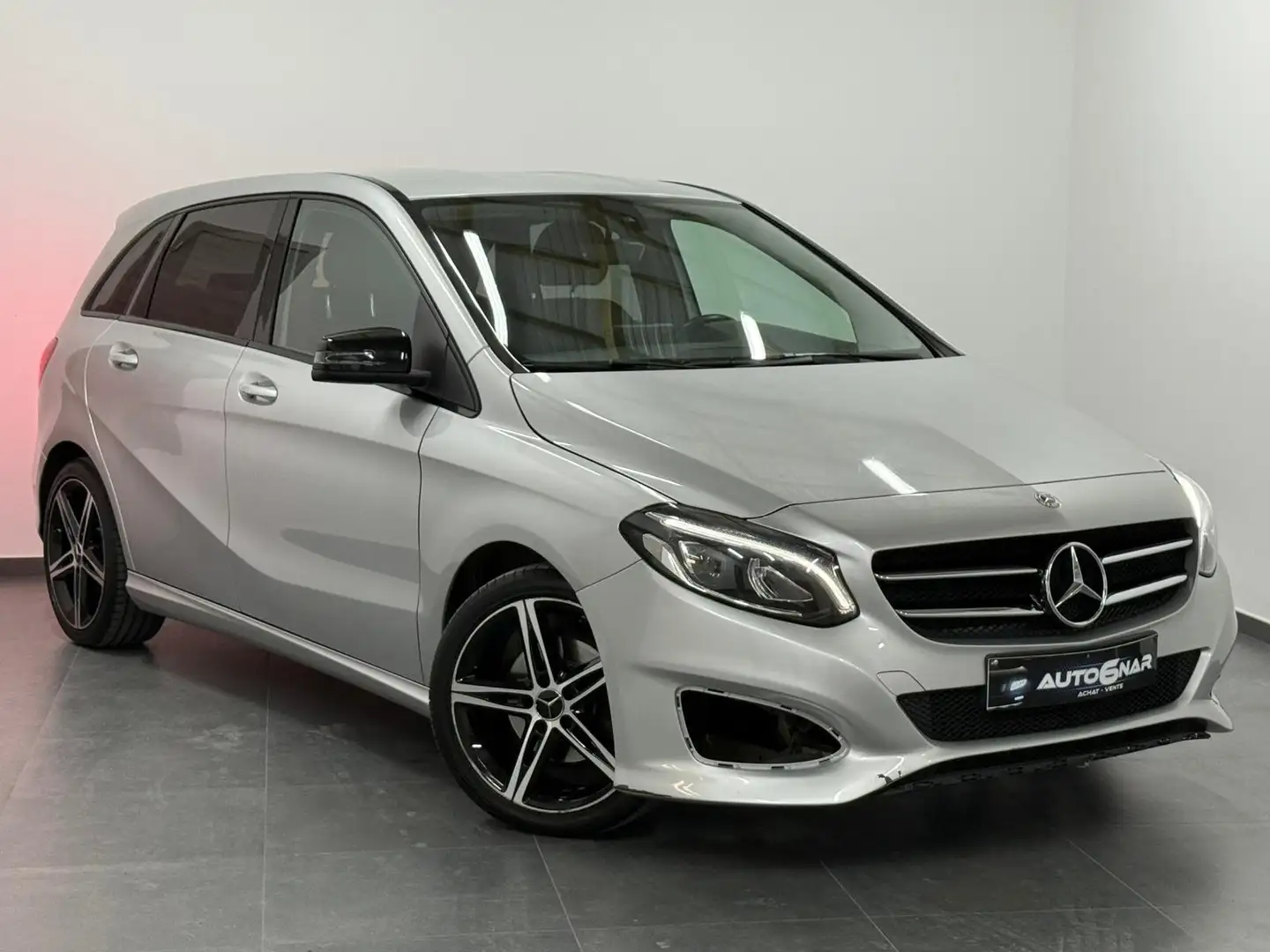 Mercedes-Benz B 180 EU6 - NAVI - CAMERA - LED - BOITE AUTO Grijs - 1