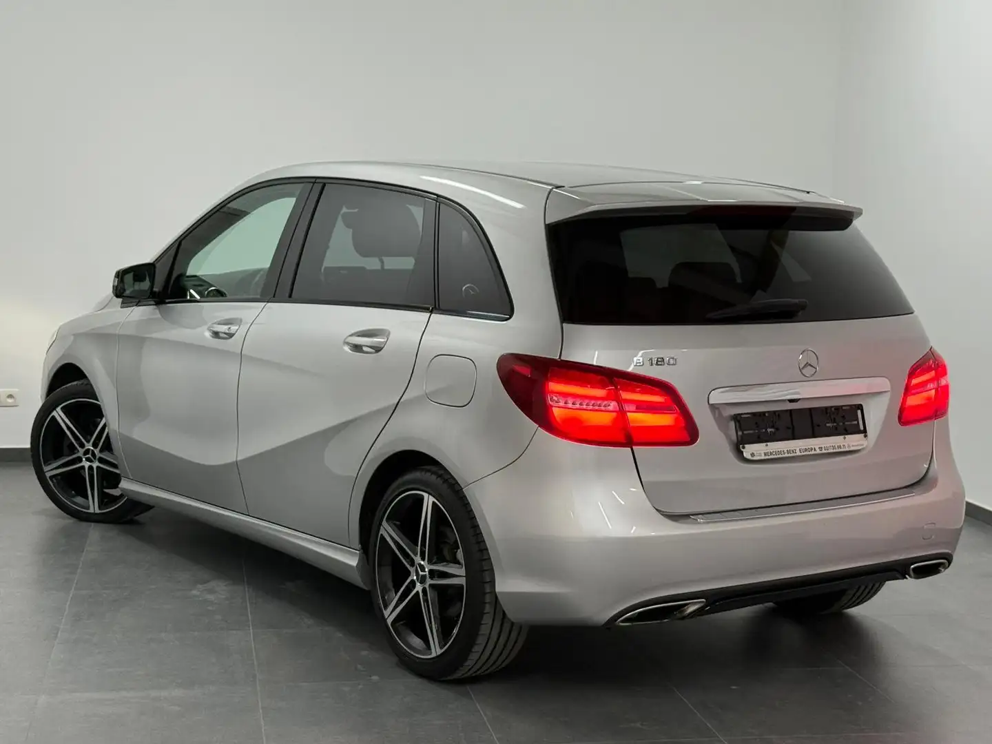 Mercedes-Benz B 180 EU6 - NAVI - CAMERA - LED - BOITE AUTO Grau - 2