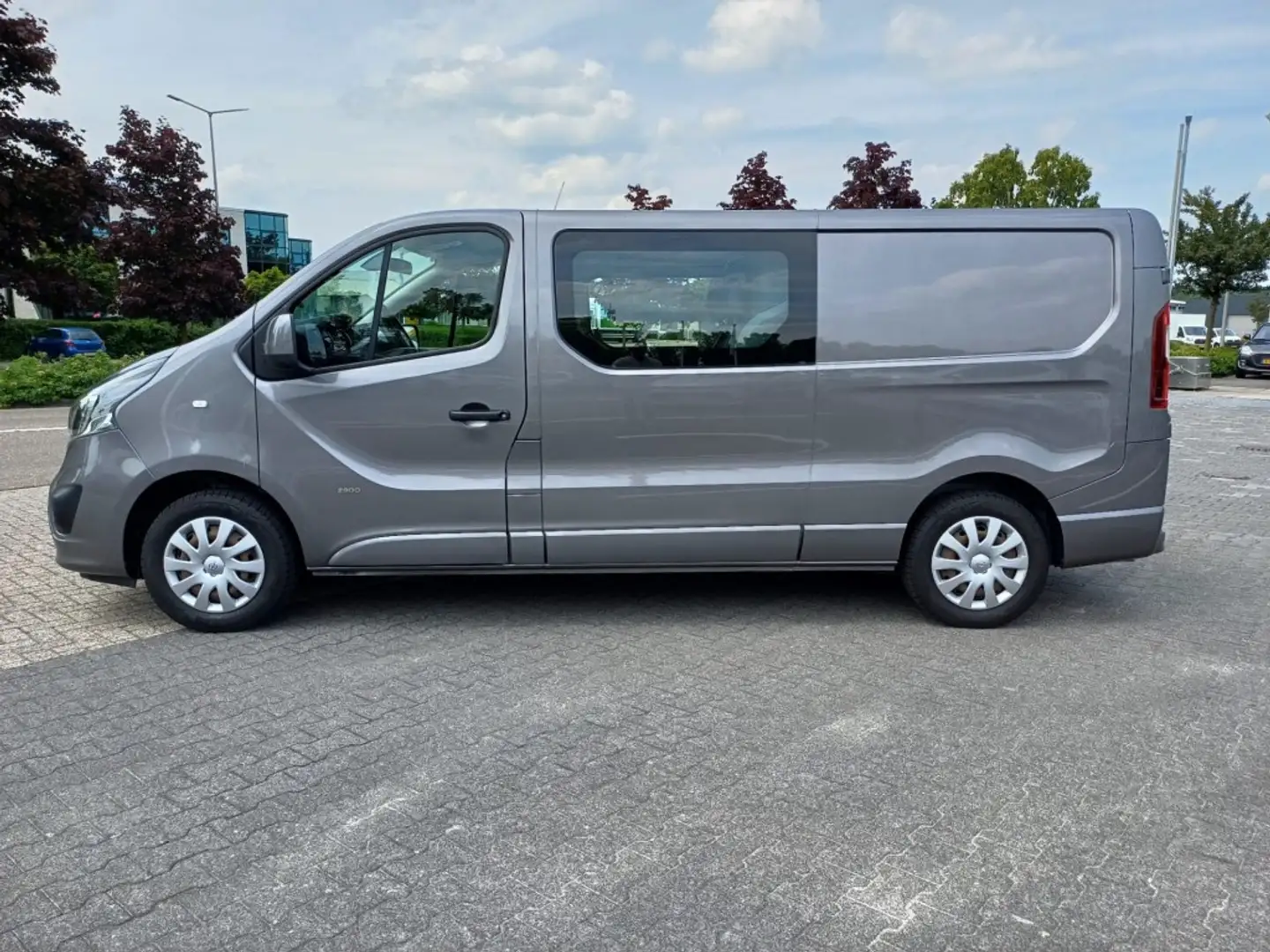 Opel Vivaro 1.6 120PK L2H1 5 PERS 1e EIGENAAR 75.000KM CAMERA Grijs - 2
