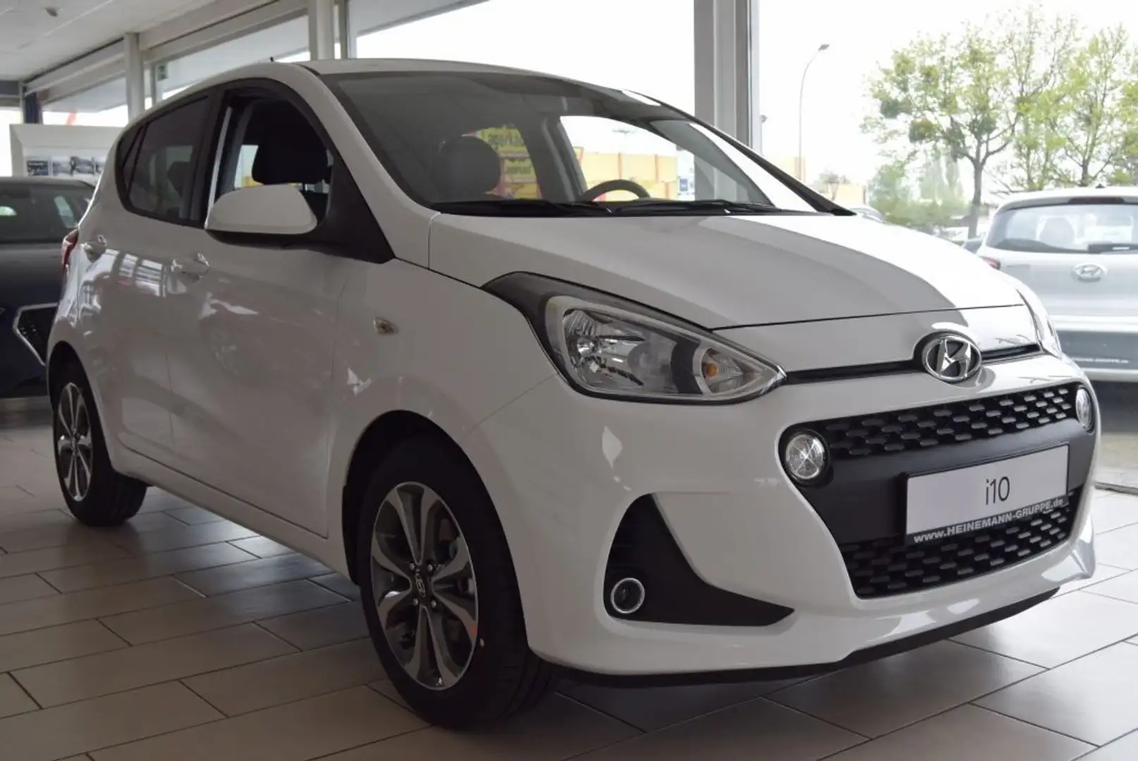 Hyundai i10 1.0 YES! Plus NAVI-Klima-Tempoma.-PDC-Sitzhz Bianco - 1