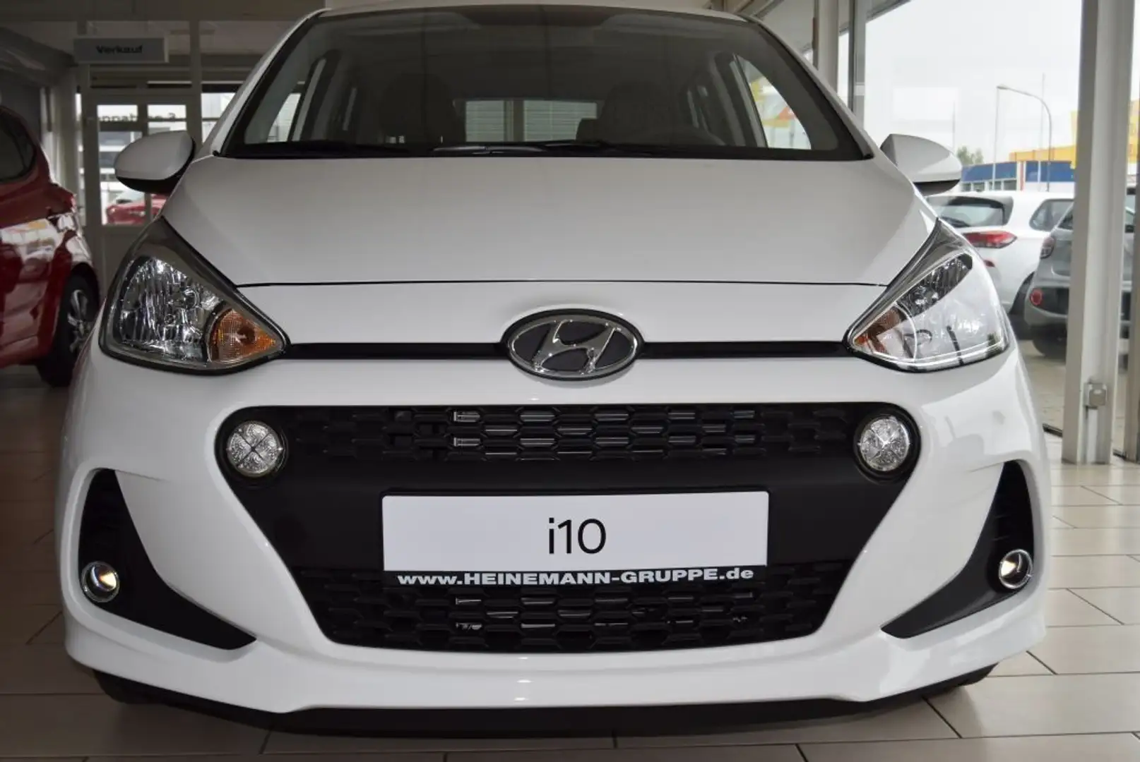 Hyundai i10 1.0 YES! Plus NAVI-Klima-Tempoma.-PDC-Sitzhz Bianco - 2