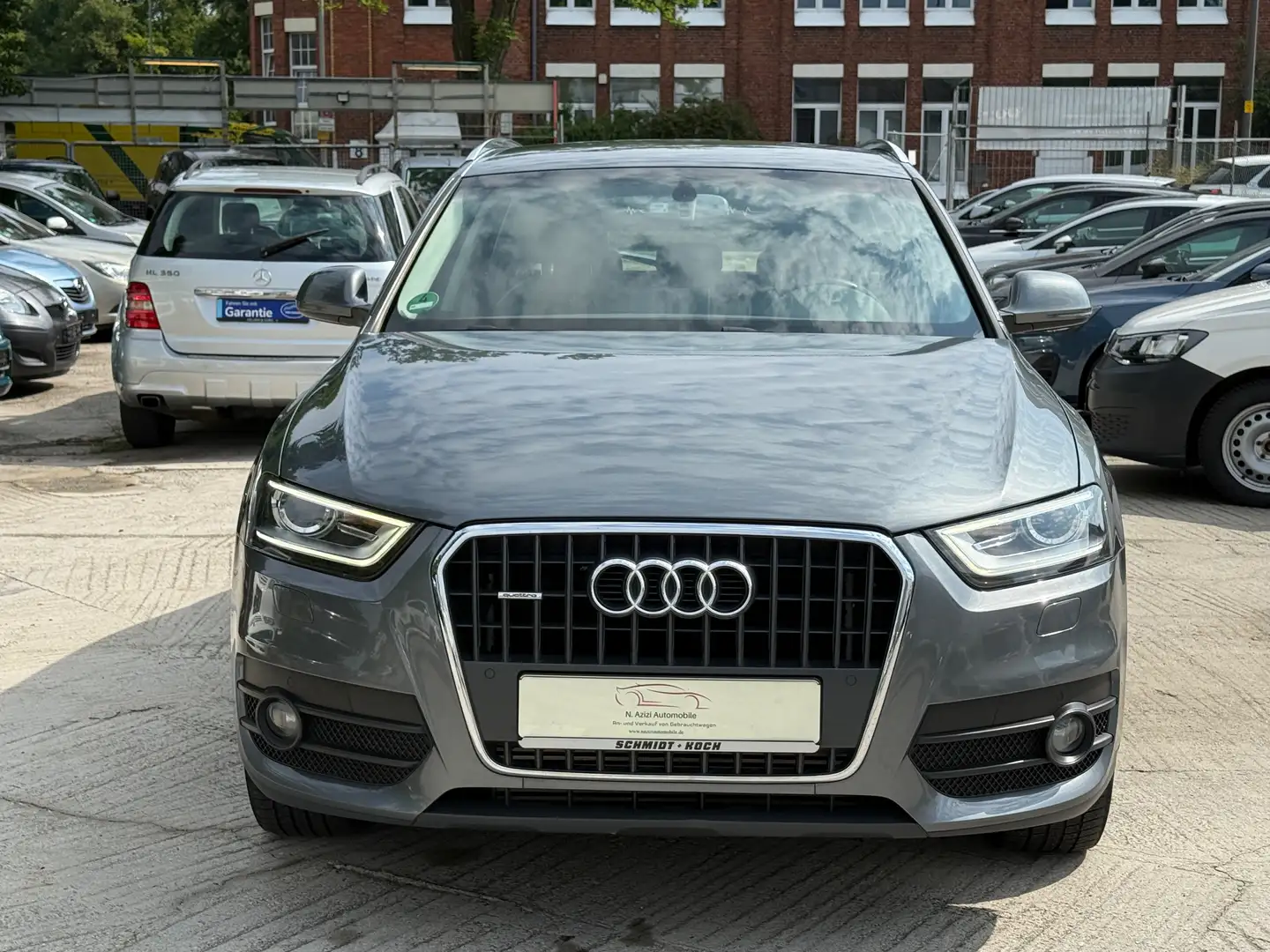 Audi Q3 2.0 TFSI quattro*Navi*PDC*AHK* Grau - 2