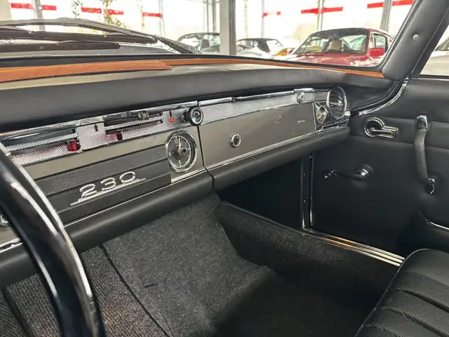 Mercedes-Benz 230 view 15